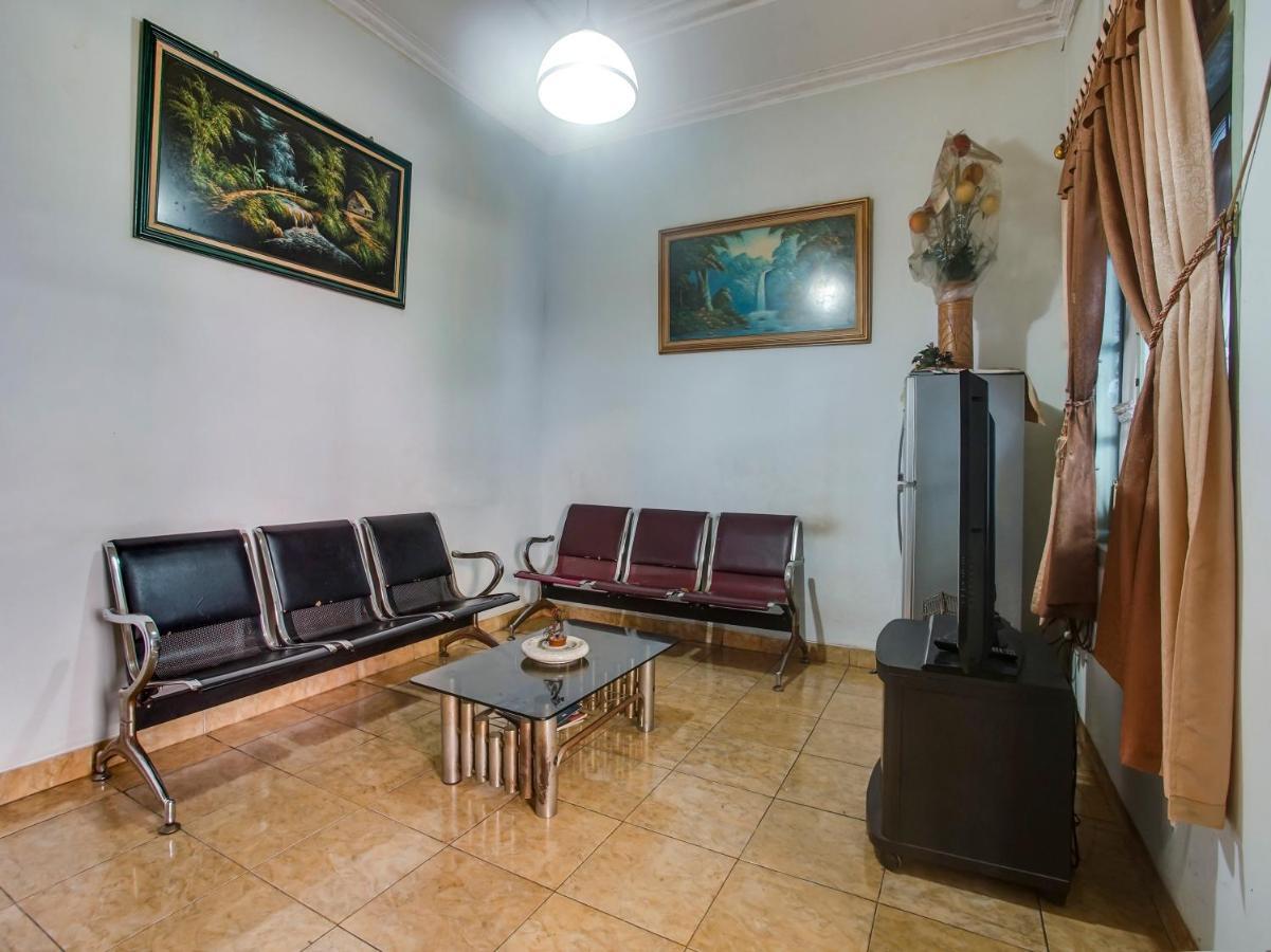 Oyo 90771 Mess 19 Syariah Hotel Bandar Lampung Luaran gambar